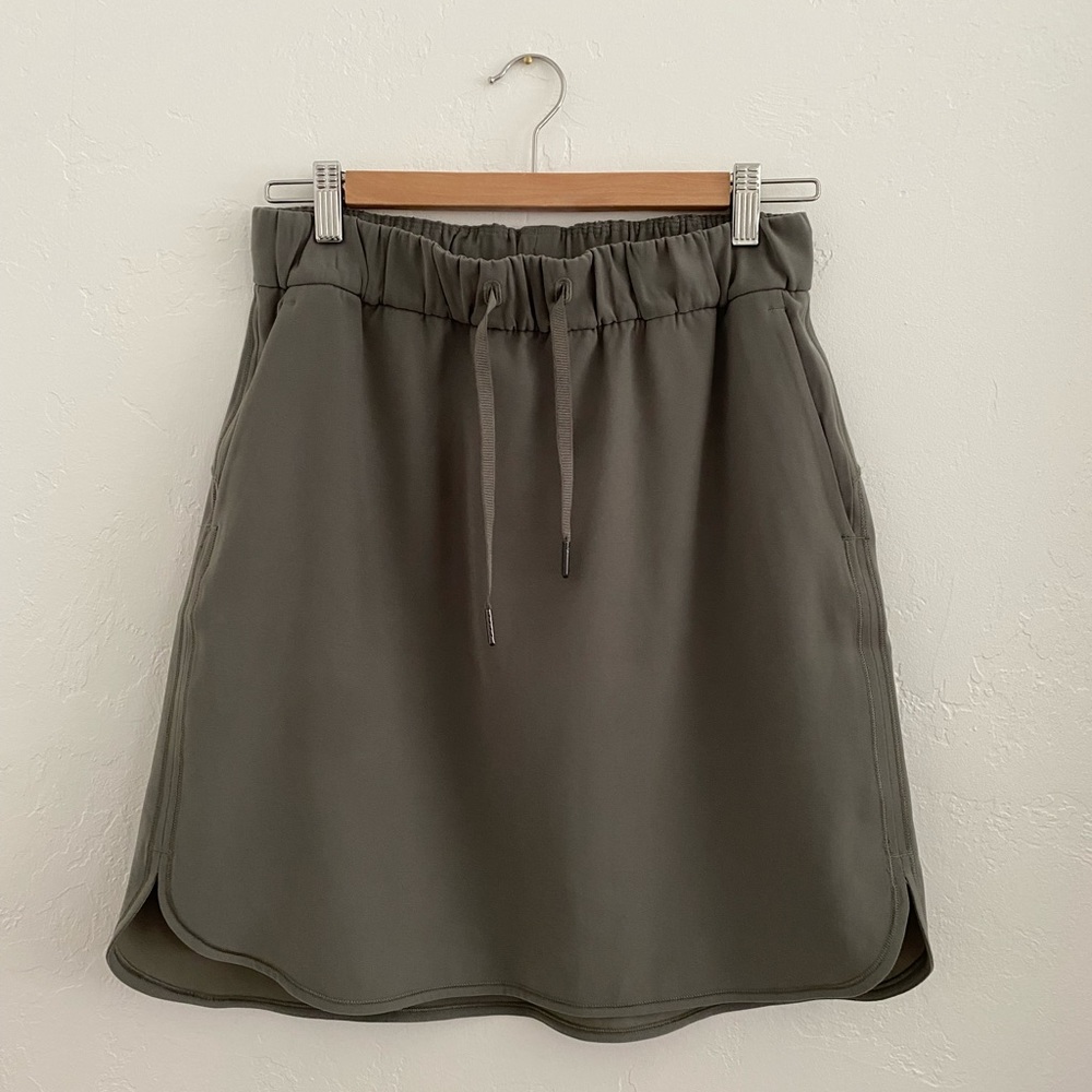 Lulu lemon On The Fly skirt in green